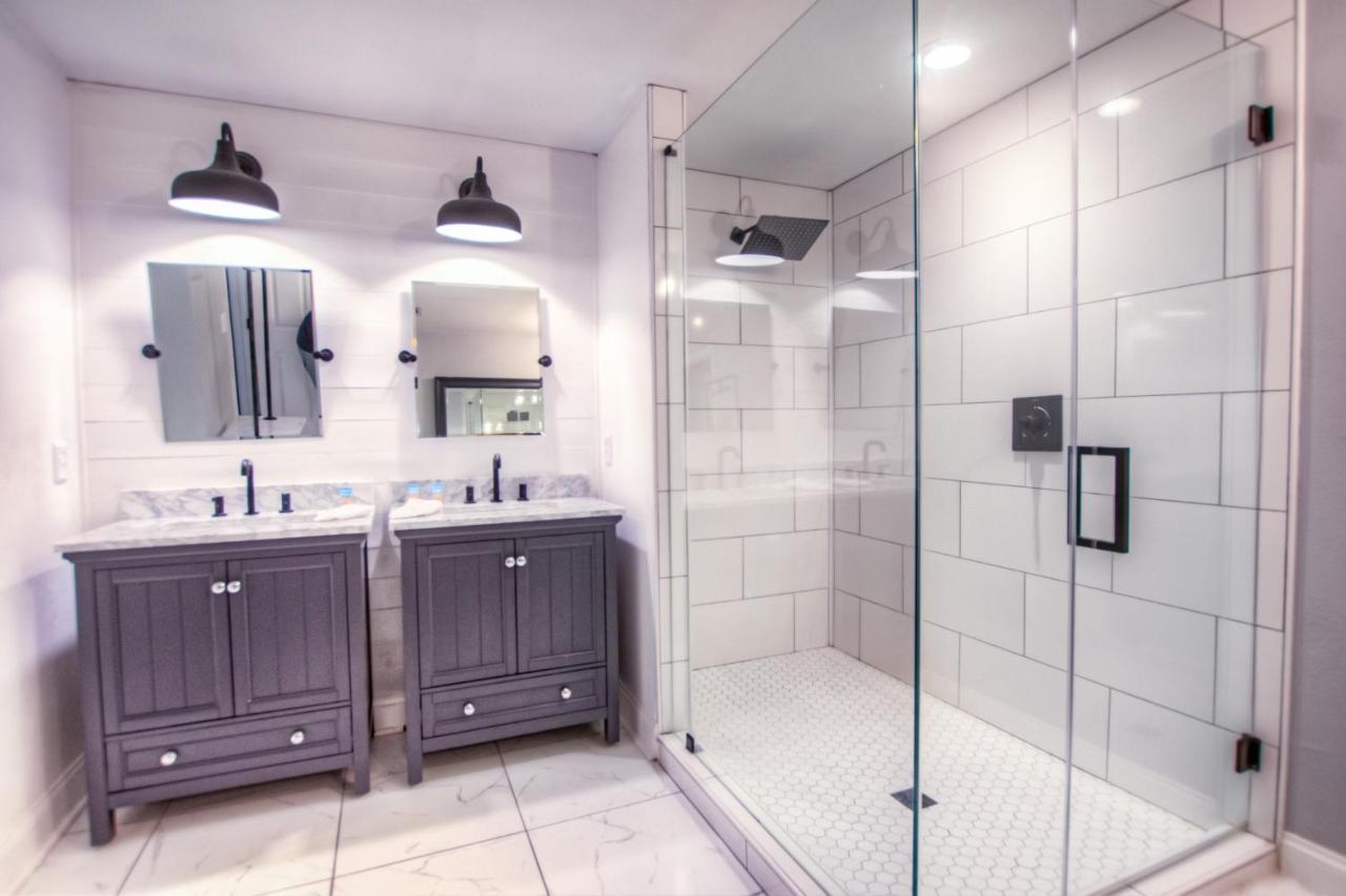 Brand New! Laketown Wharf 633! Amazing 3 Bd, Great Location, And Awesome Amenities!