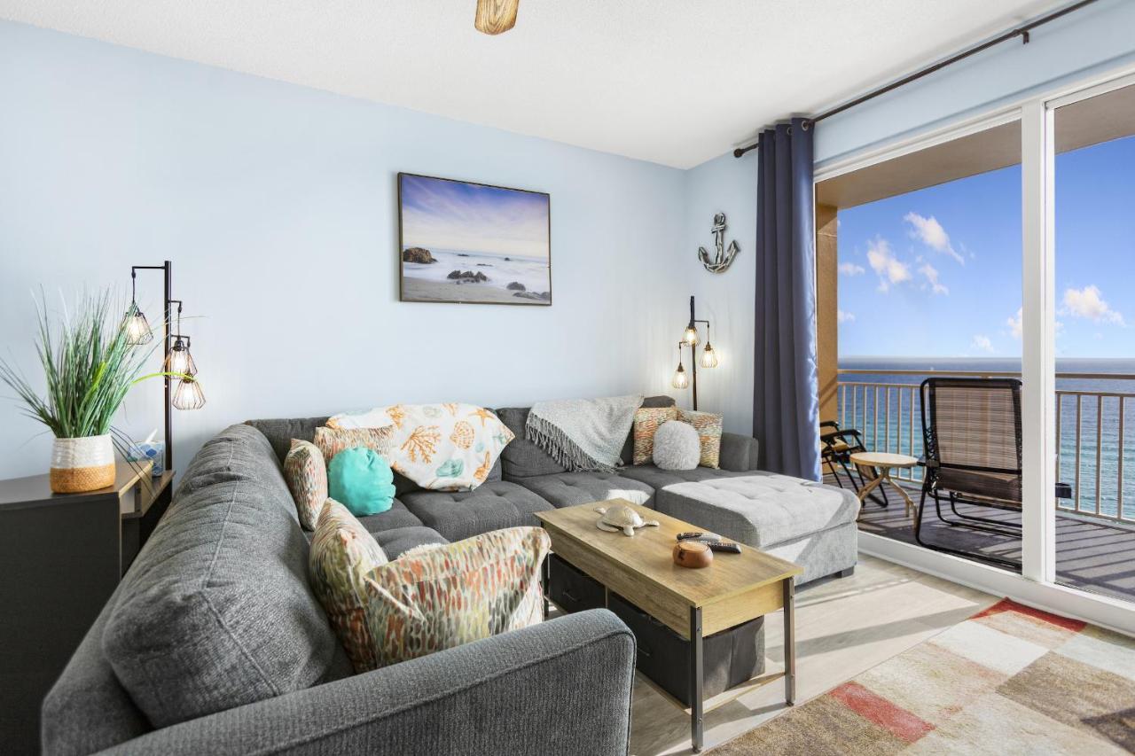 Emerald Chic Beachfront 2 Bdr 4 Seats And A Cannope On Us *