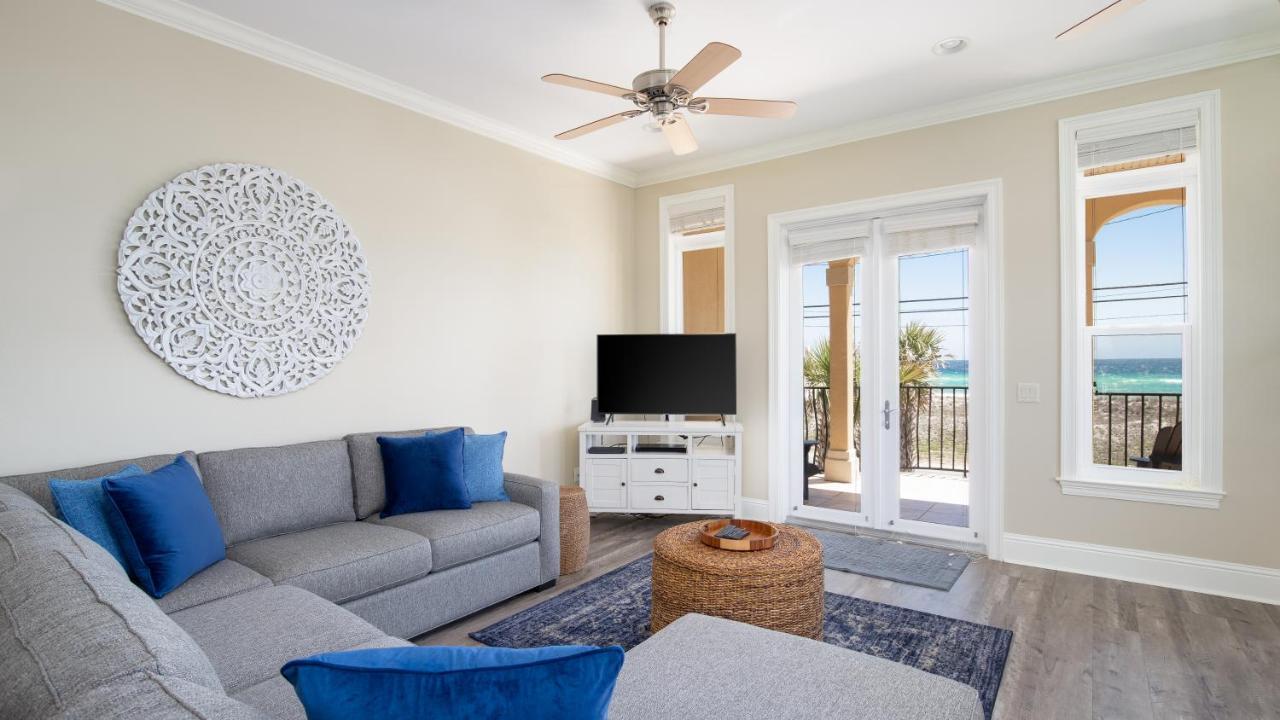 Walk To The Beach! 3 Story Home! 2 Balconies With Gulf Views! Holiday home