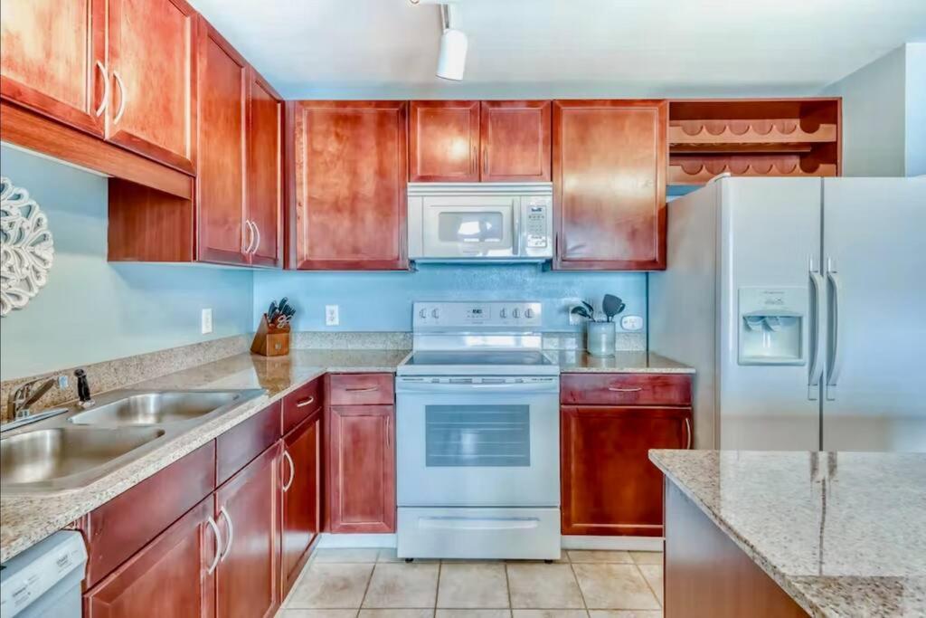 Apartment Spacious With Gulf Views! Sleeps 8! By Dolce Getaways Pcb