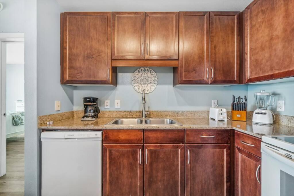 Apartment Spacious With Gulf Views! Sleeps 8! By Dolce Getaways Pcb