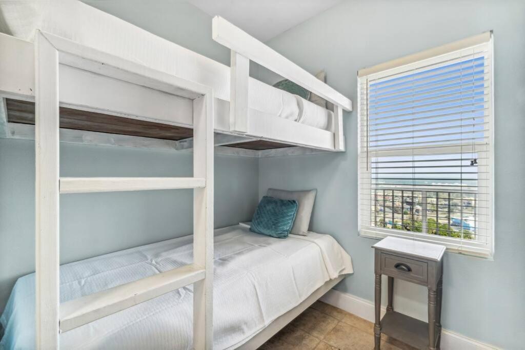 Spacious With Gulf Views! Sleeps 8! By Dolce Getaways Pcb Apartment *