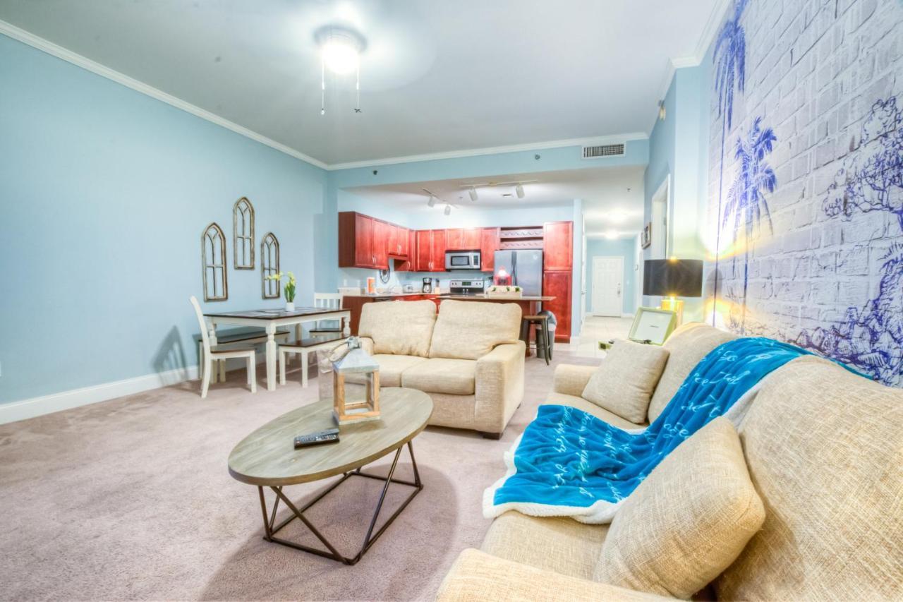 Large 3 Bd Penthouse 2034 In Laketown, Great Views And Amenities!
