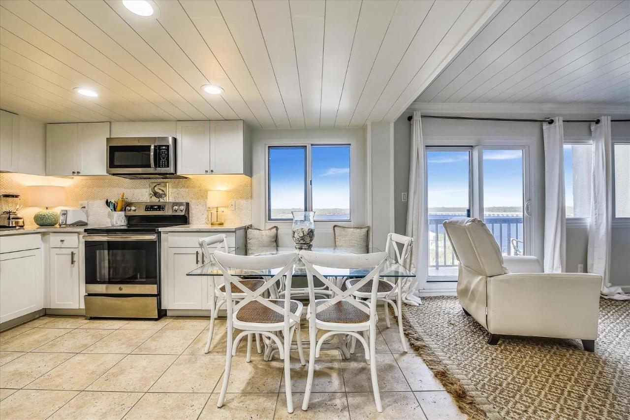 Apartment Pinnacle Port A502 - Updated 3 Bedroom 3 Bathroom Sleeps 8, Free Fun! Boat Ramp Access! *
