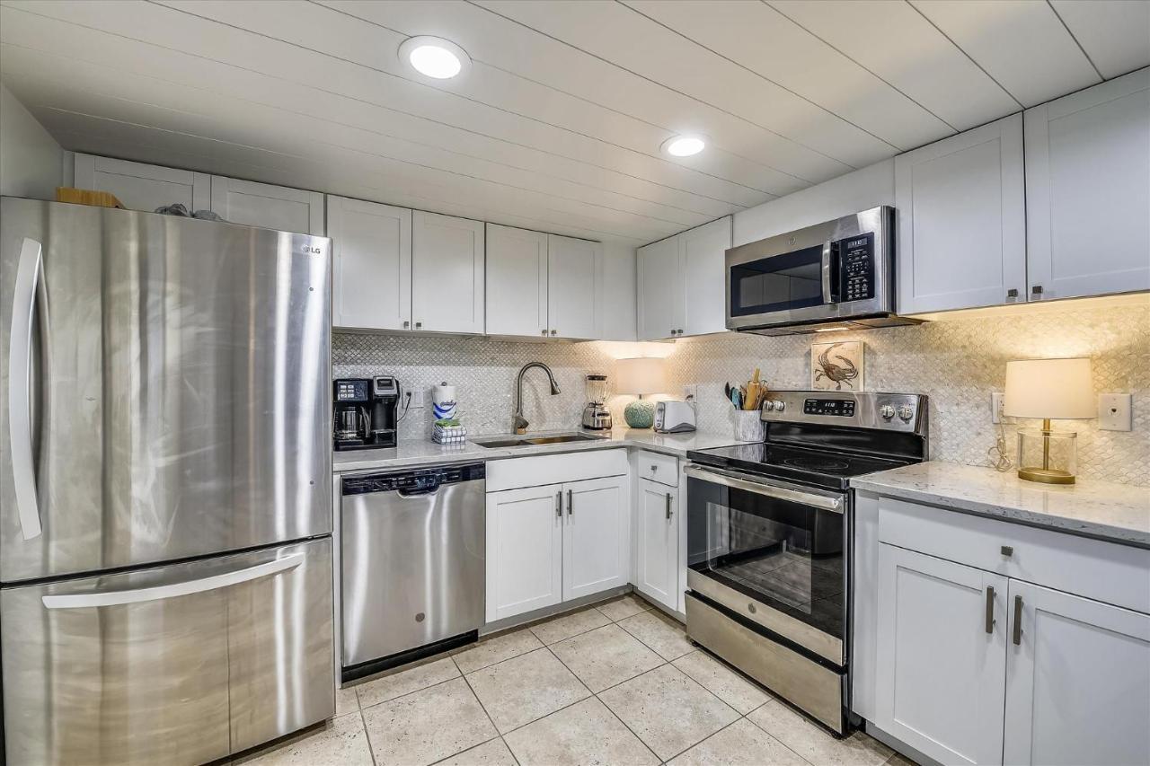 Pinnacle Port A502 - Updated 3 Bedroom 3 Bathroom Sleeps 8, Free Fun! Boat Ramp Access! Apartment
