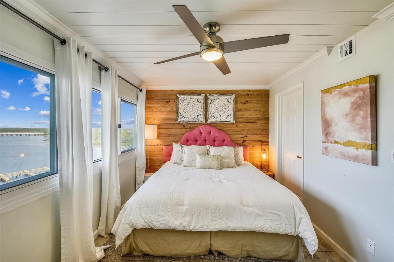 Apartment Pinnacle Port A502 - Updated 3 Bedroom 3 Bathroom Sleeps 8, Free Fun! Boat Ramp Access!