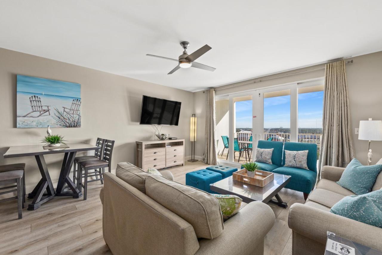 Laketown Wharf 1233 - Anchors Away *