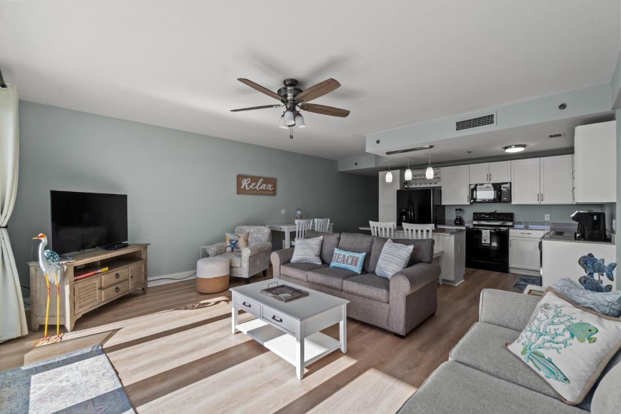 Living Right At Laketown Wharf #1016 By Nautical *