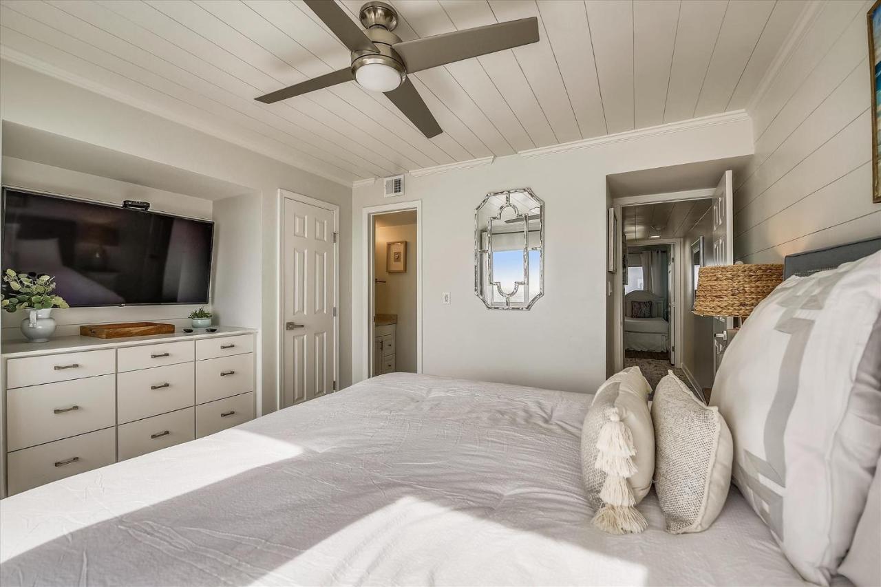 Pinnacle Port A502 - Updated 3 Bedroom 3 Bathroom Sleeps 8, Free Fun! Boat Ramp Access!