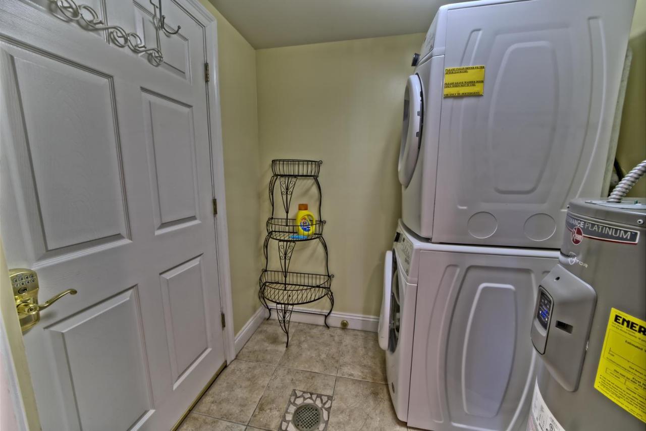 Roomy With Pool And Access - Unit 0502 Apartment *