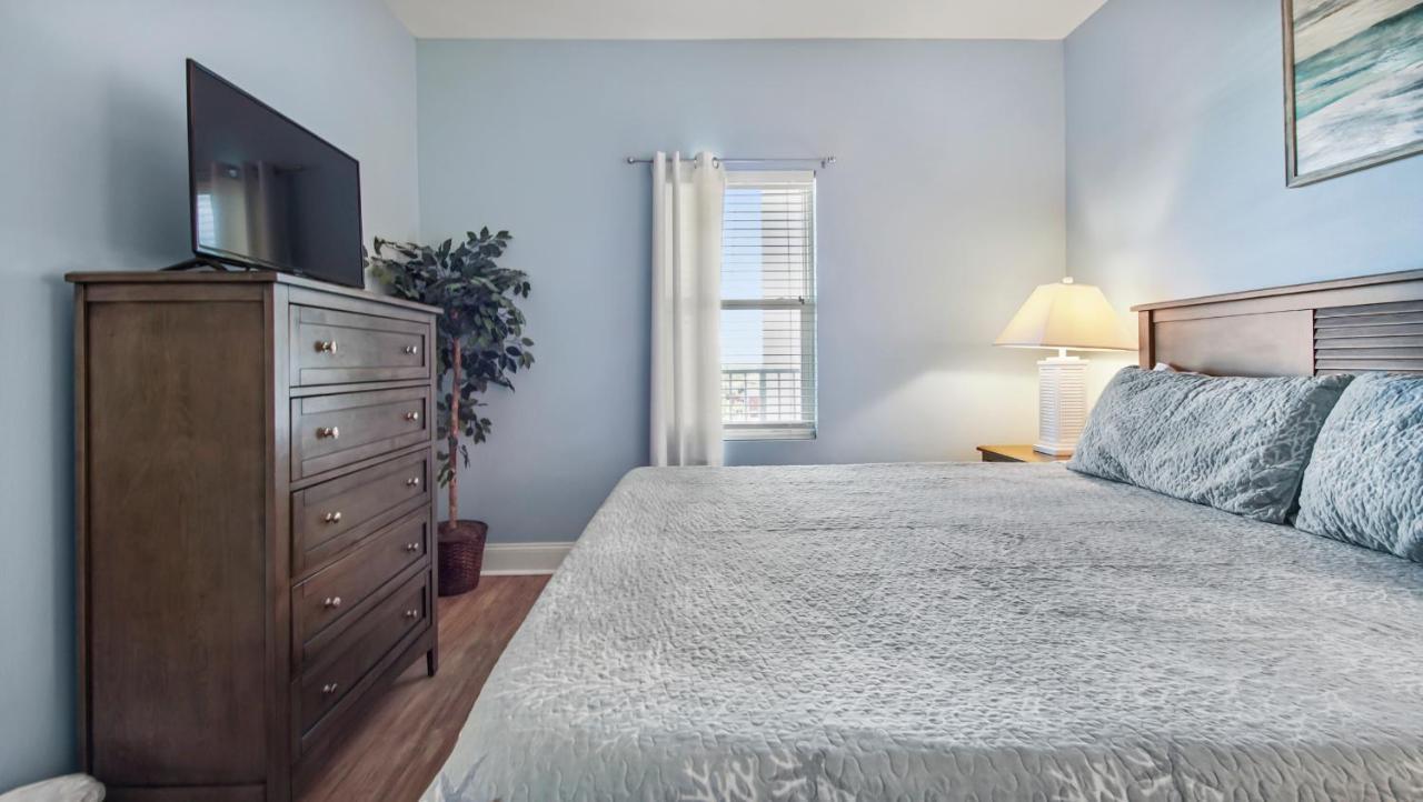 Holiday home Latitude Adjustment At Laketown Wharf #1107 By Nautical Properties Vacation *