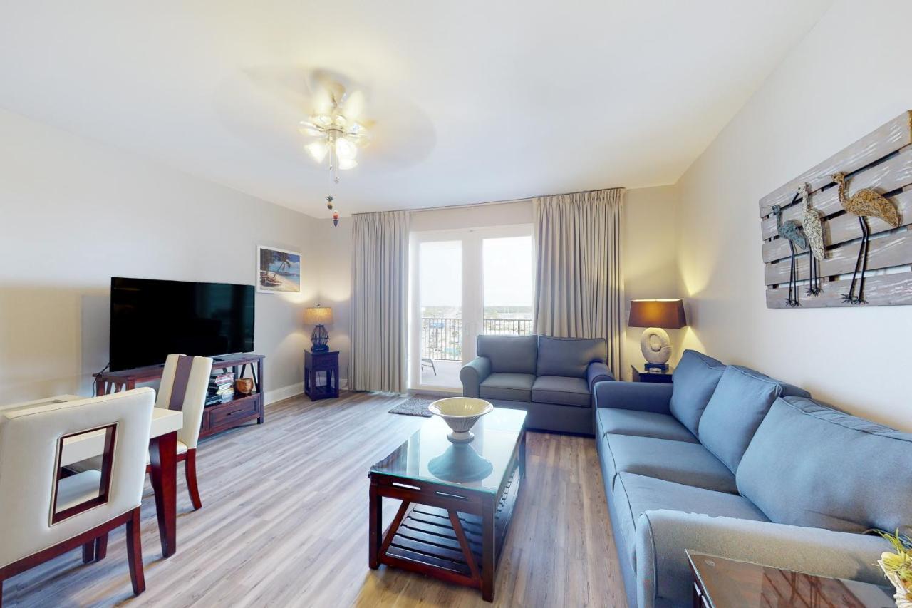 Laketown Wharf 933