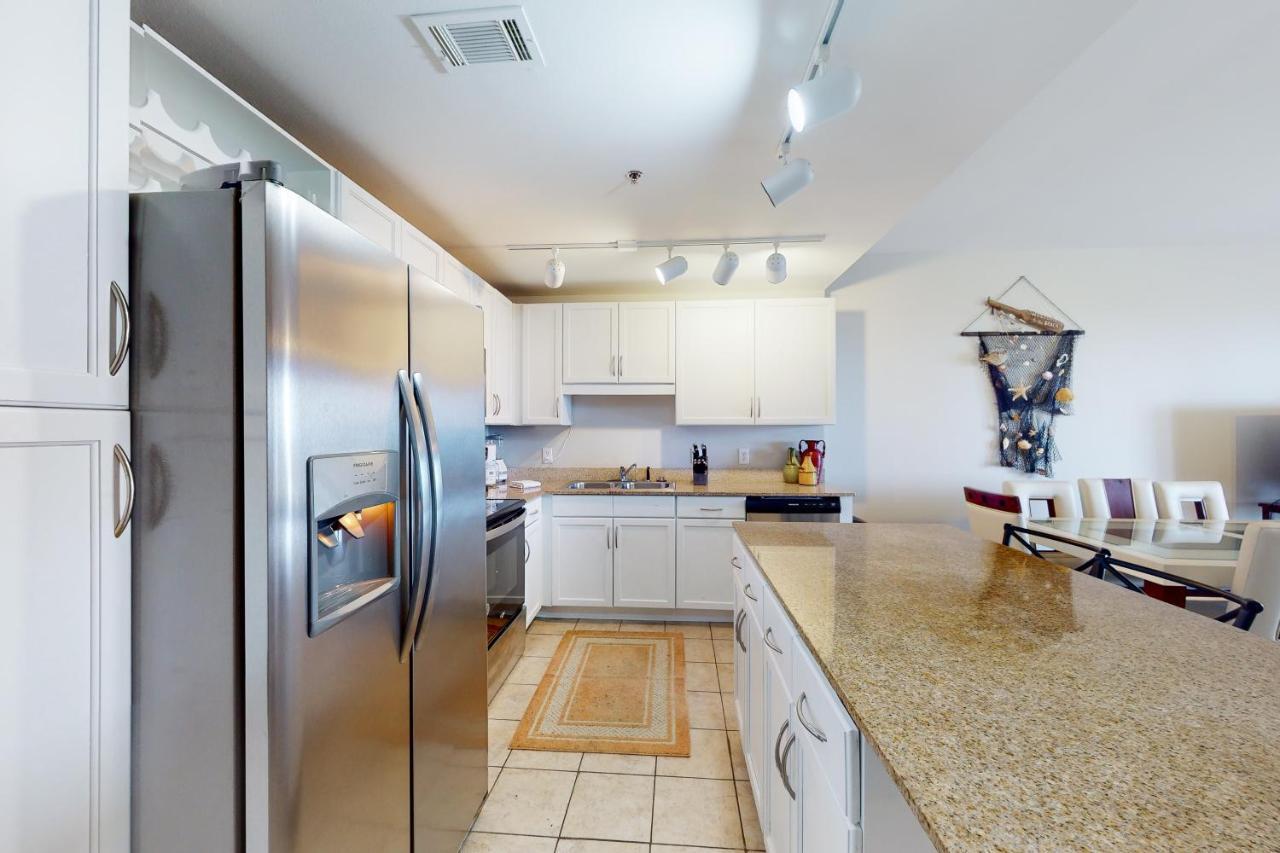 Laketown Wharf 933