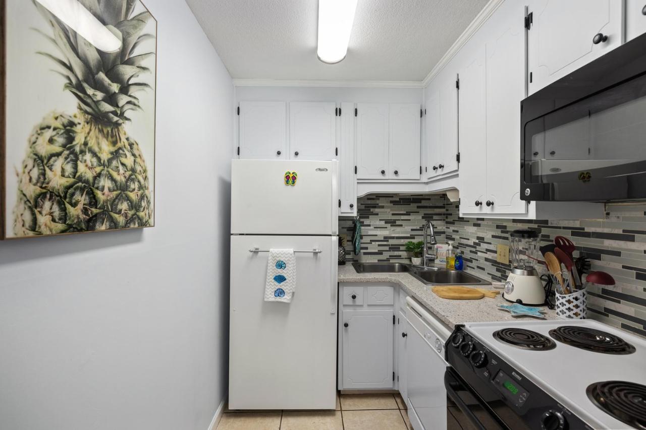 Chic Townhouse Steps To The Outdoor Pools Holiday home Panama City Beach