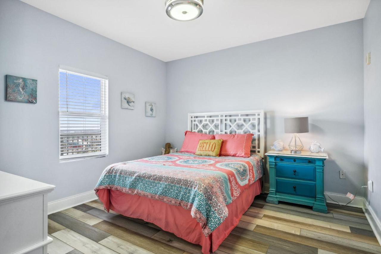 Eternal Waters At Laketown Wharf #1221 By Nautical Vacation Holiday home Panama City Beach