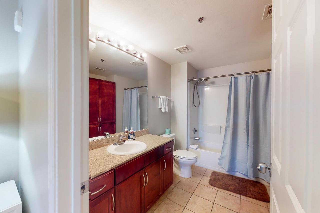 Hotel Laketown Wharf 933 Panama City Beach