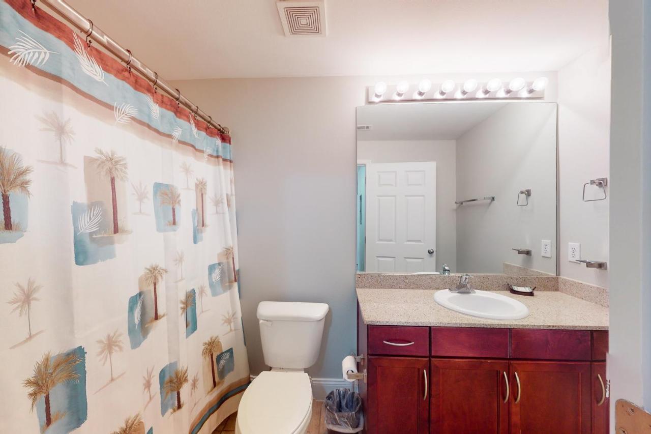 Laketown Wharf 933 Hotel