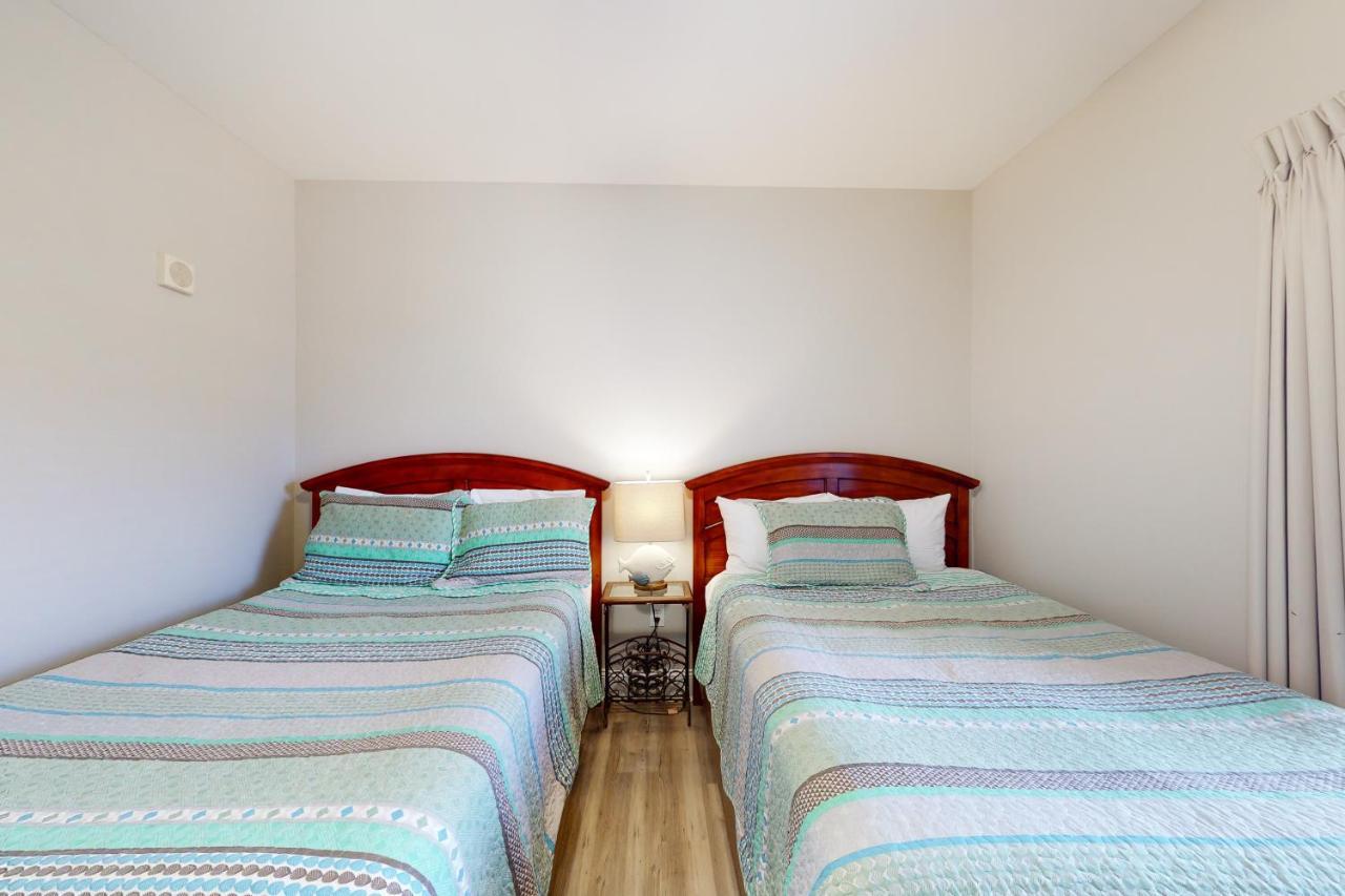 Laketown Wharf 933 *