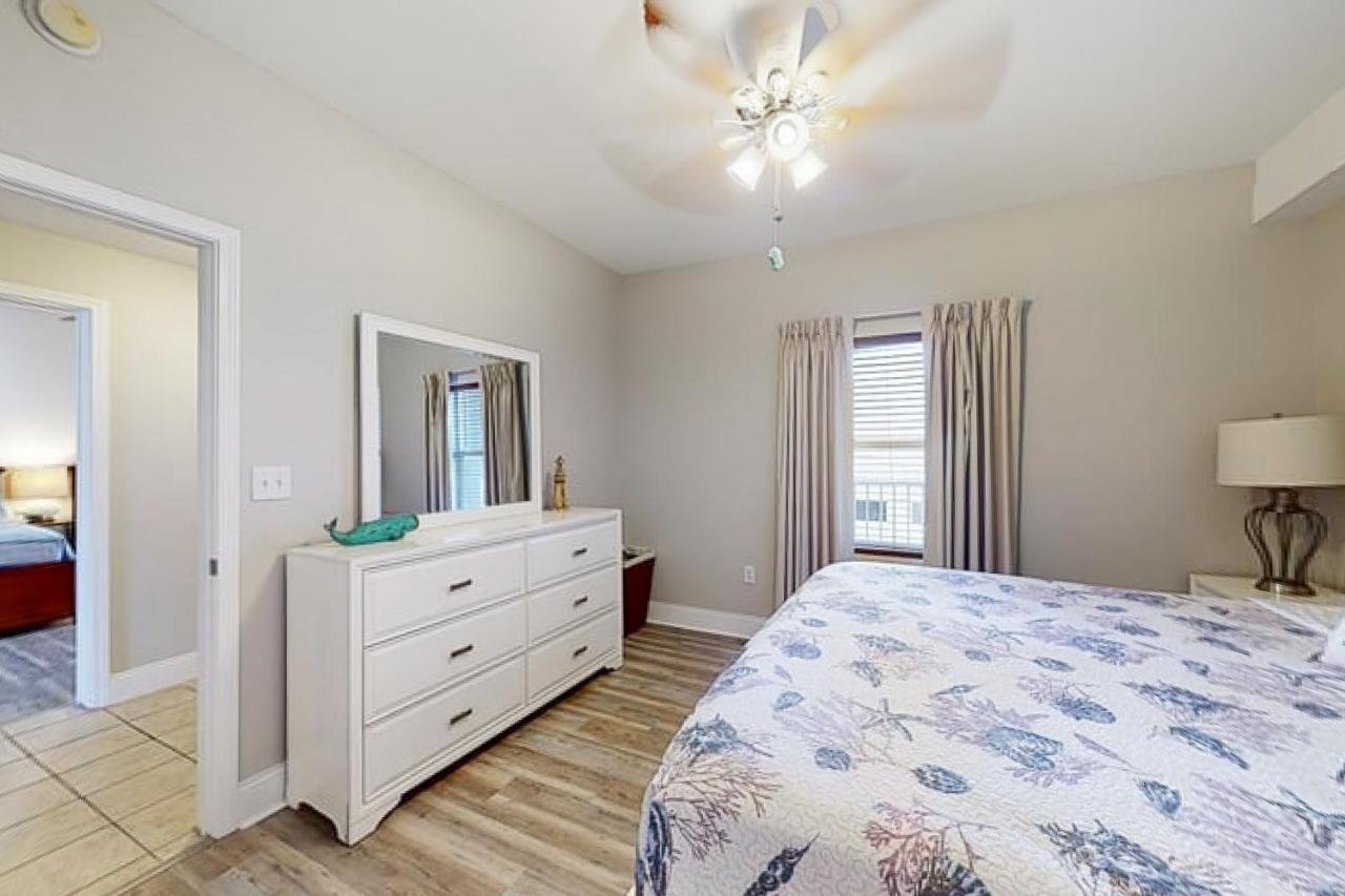 Hotel Laketown Wharf 933 Panama City Beach