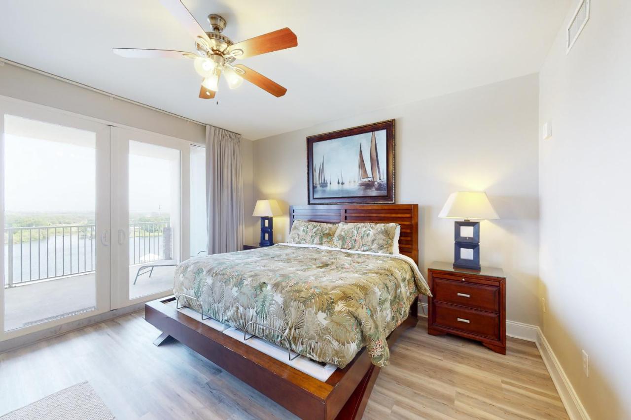 Laketown Wharf 933 Hotel *