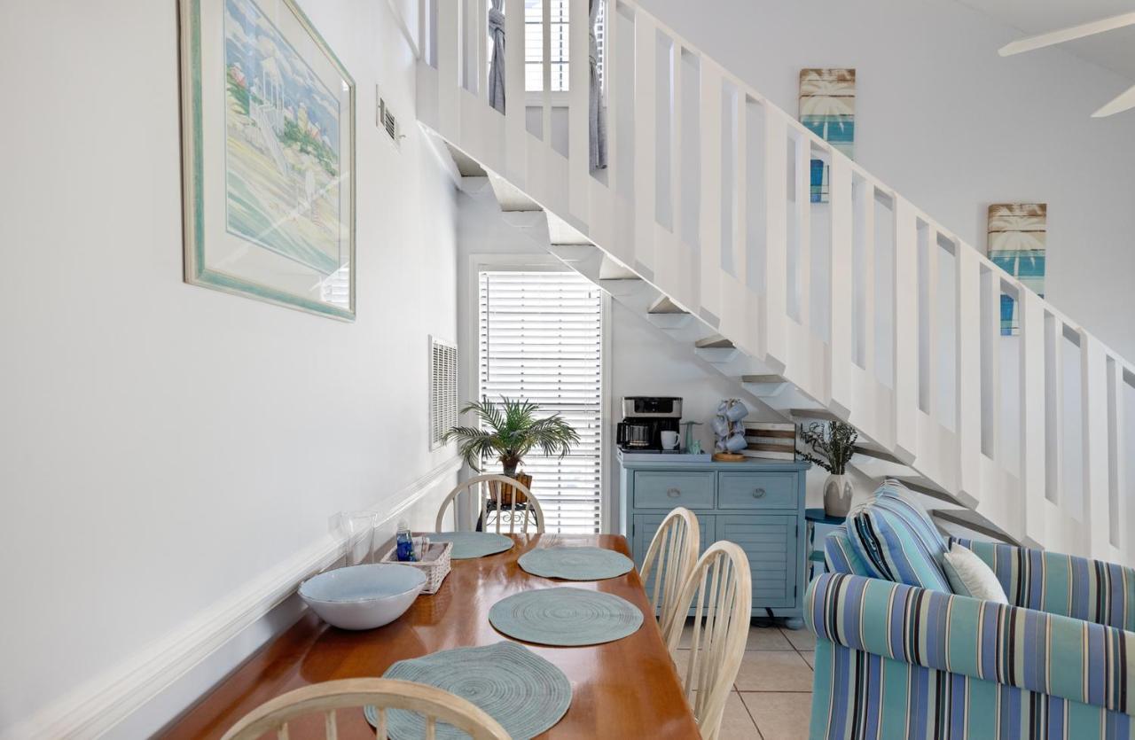 Chic Townhouse Steps To The Outdoor Pools Holiday home *