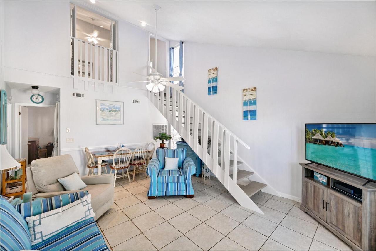 Chic Townhouse Steps To The Outdoor Pools Holiday home *