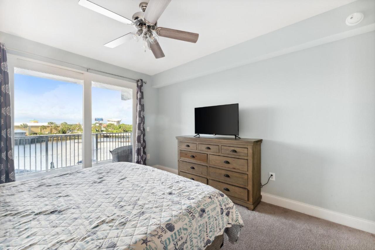 Laketown Wharf #124 By Nautical *