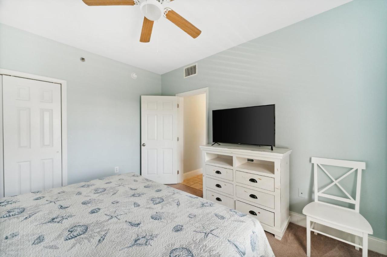 Laketown Wharf #124 By Nautical