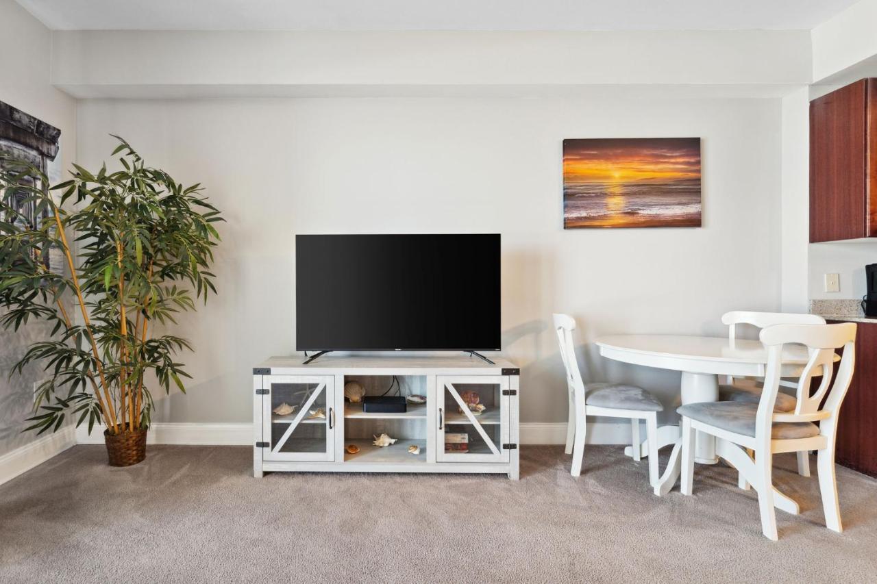Holiday home Ocean View 10th Floor At The Laketown Wharf 1004 *