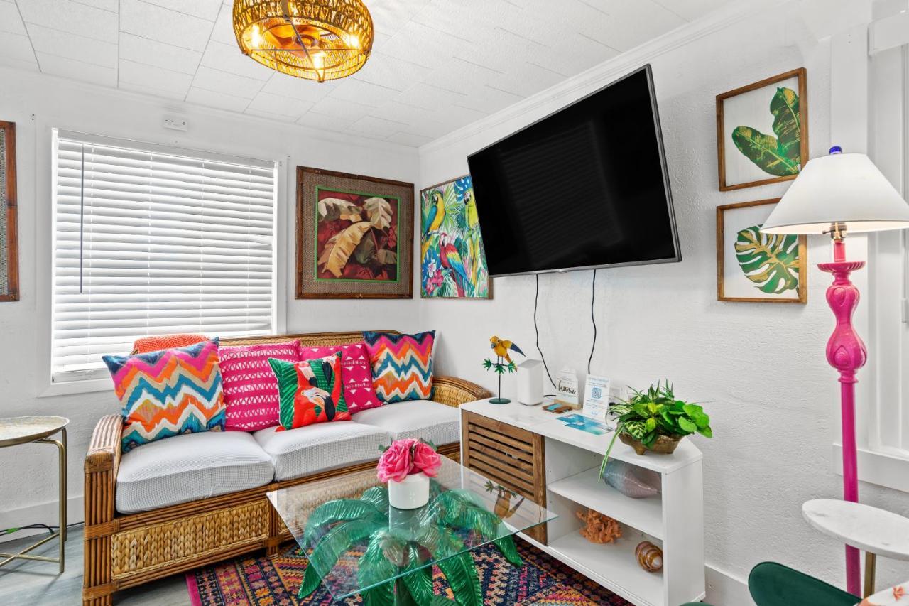 219 Palmetto Pl 1 - Tropical Paradise