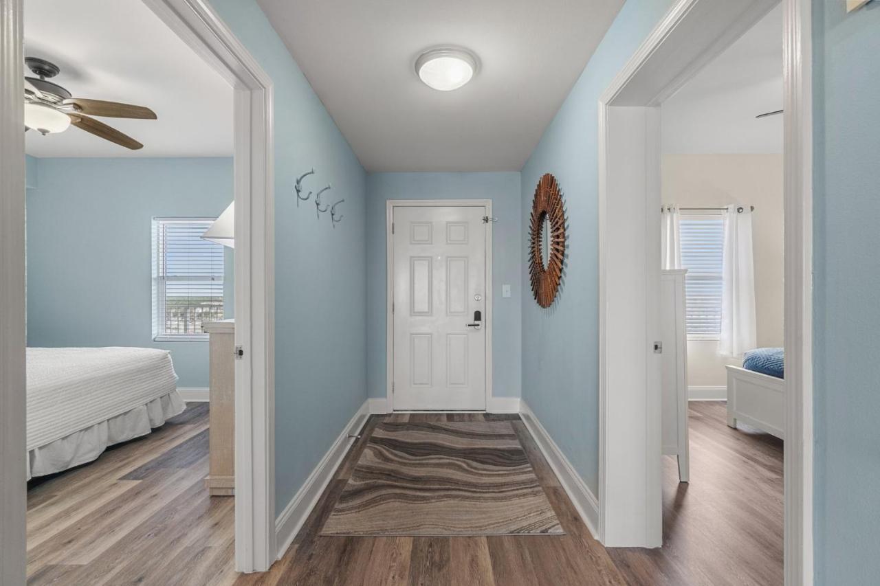 Beachy King At Laketown Wharf #812 By Nautical Holiday home Panama City Beach