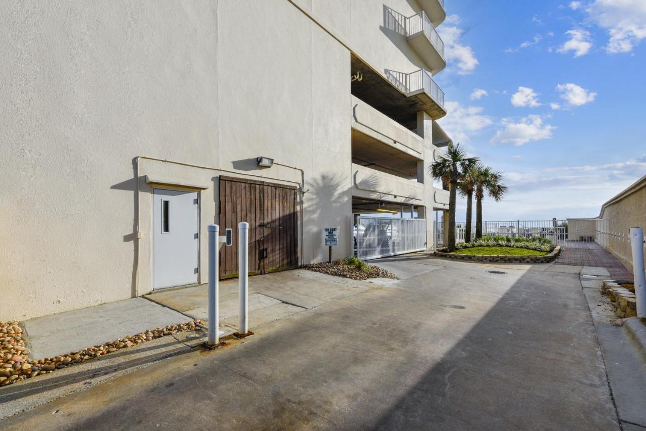 Twin Palms #1502 By Book That Holiday home