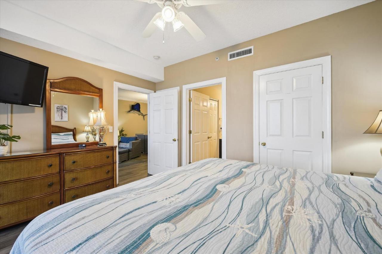 Twin Palms #1502 By Book That Holiday home