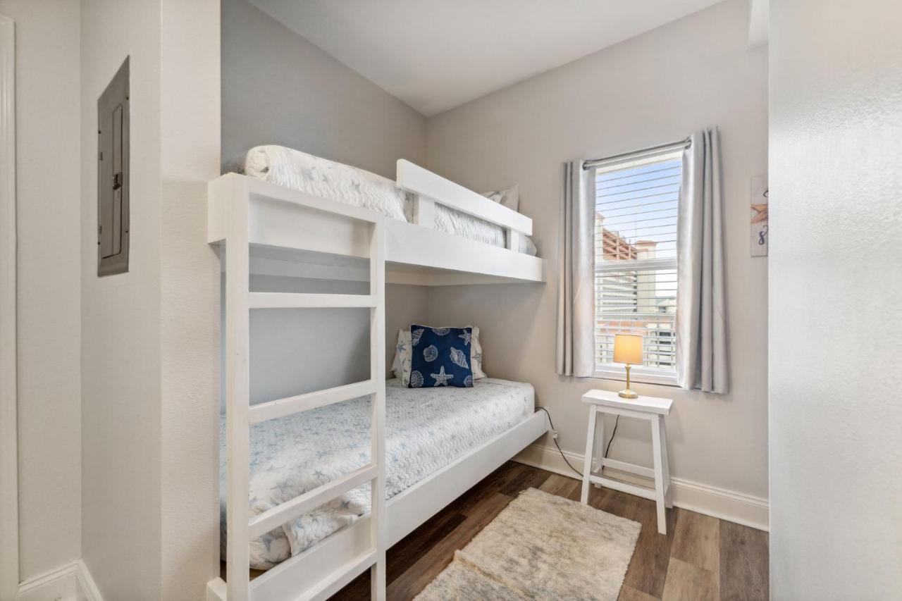 The Is Calling At Laketown Wharf #1329 At Nautical Holiday home