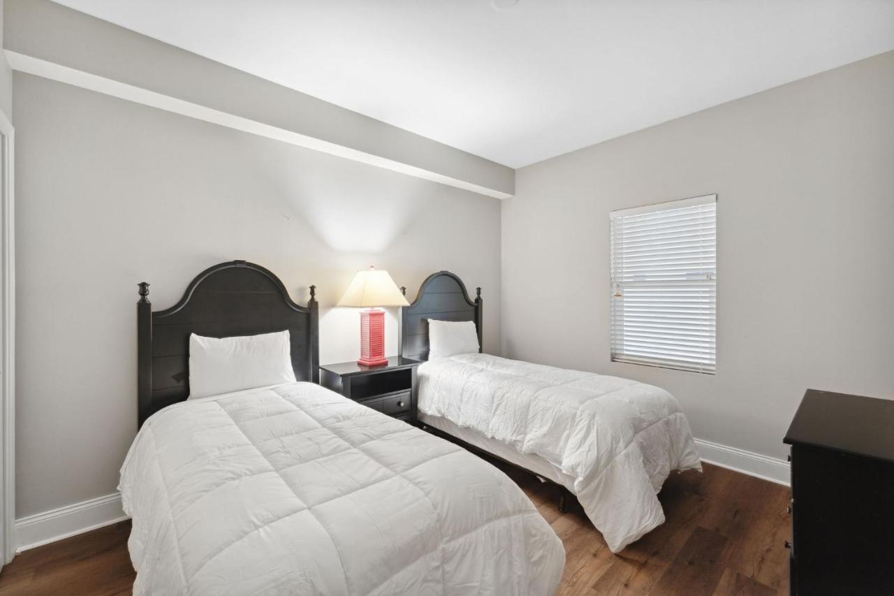 Laketown Wharf #638 By Nautical Holiday home *