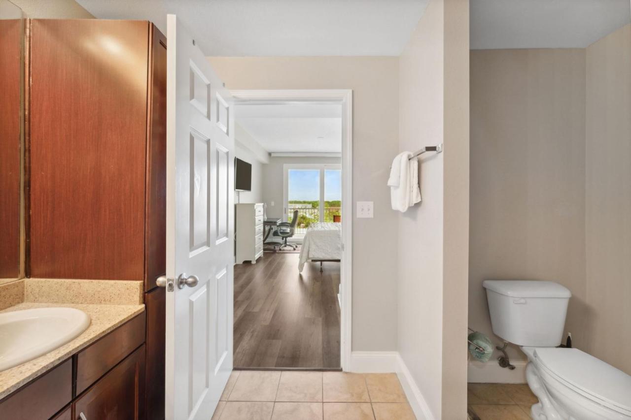 Laketown Wharf #638 By Nautical