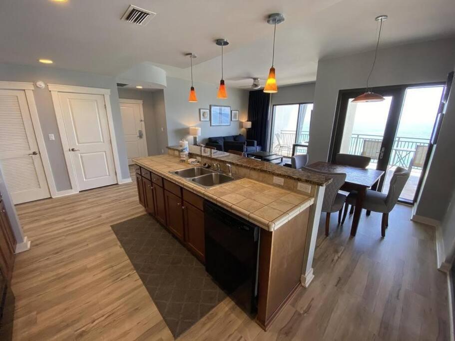 Beautiful - Luxury Living At Its Apartment *