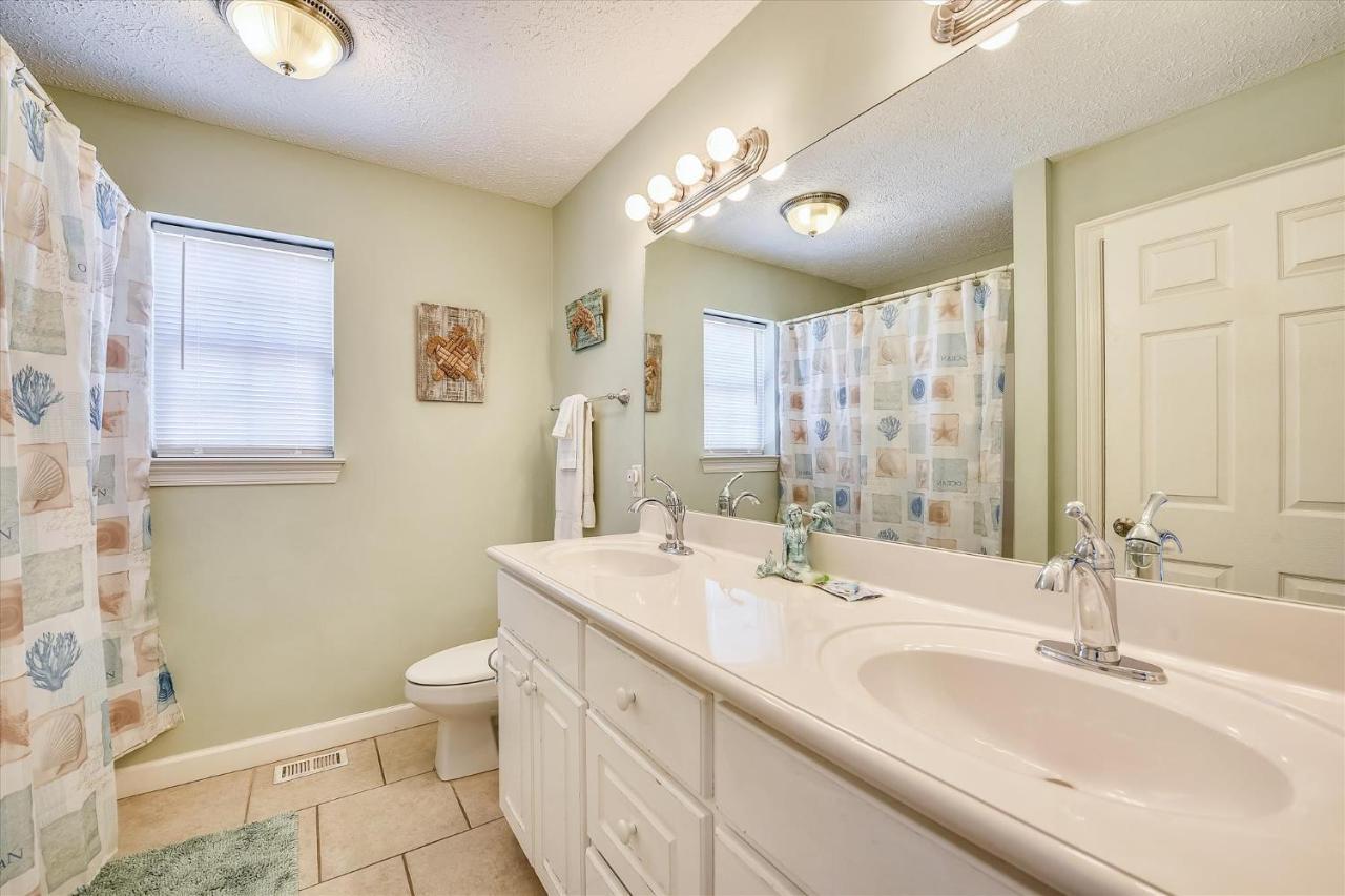 Charming 2 Bedroom Beach Cottage, Free Daily Activities Included, Sleeps 8, Quiet! * Panama City Beach
