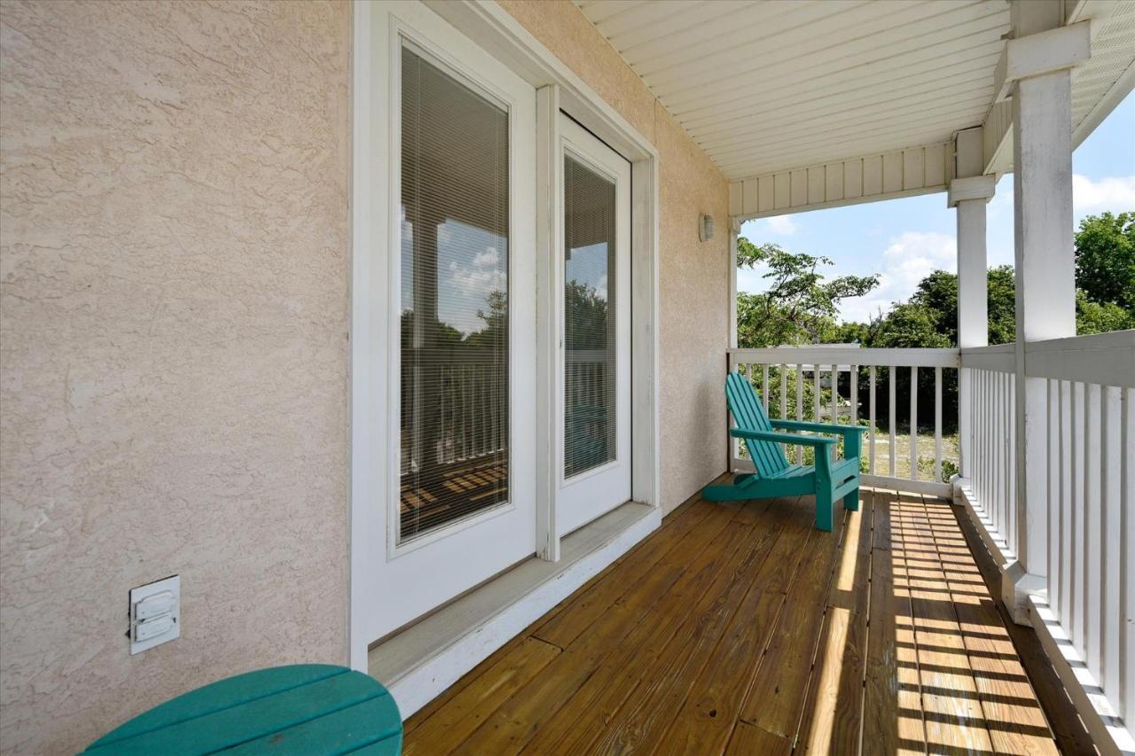 Charming 2 Bedroom Beach Cottage, Free Daily Activities Included, Sleeps 8, Quiet! Holiday home *
