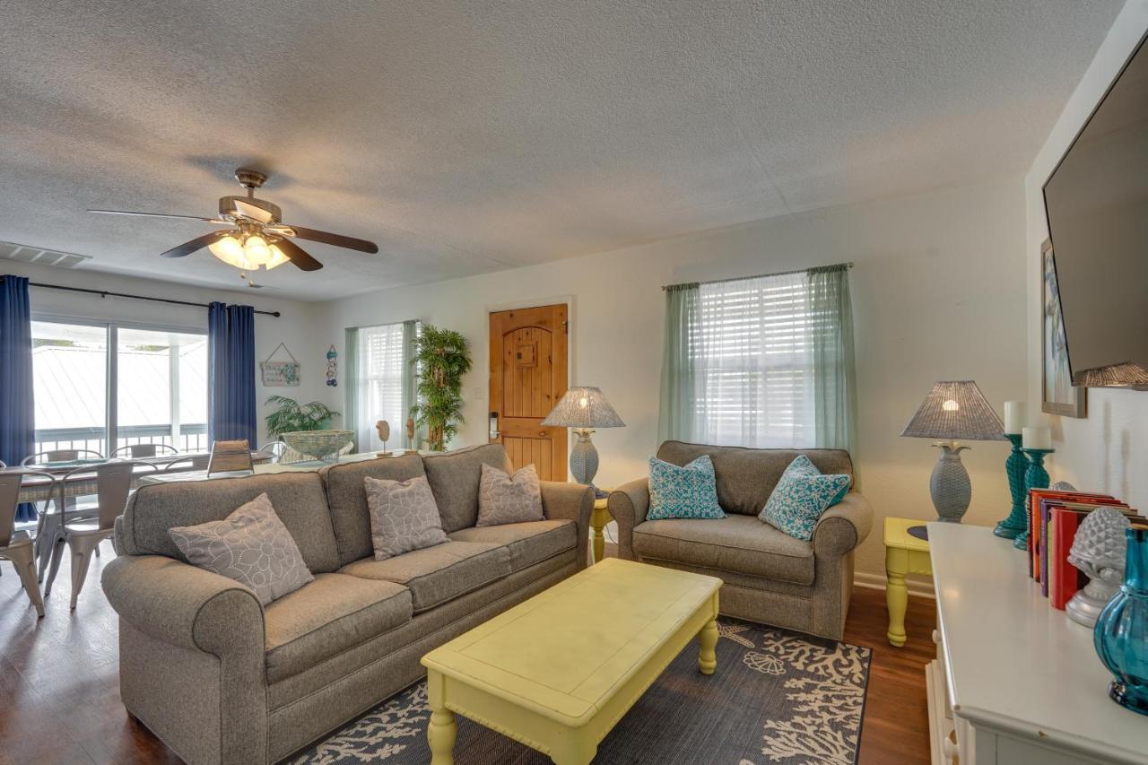 Pcb Group Retreat With Deck, 1 Block To Beach! Holiday home