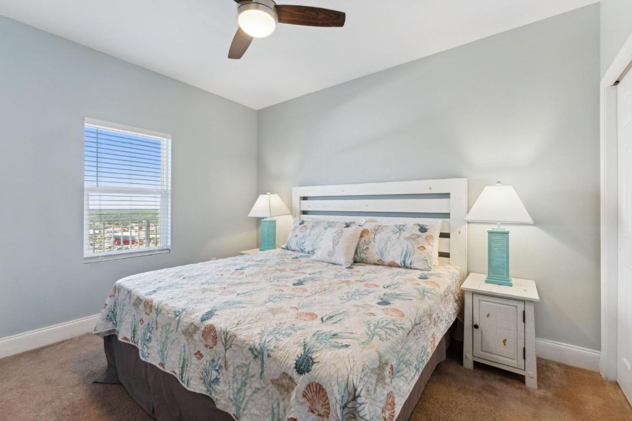 Laketown Wharf #1509 By Nautical