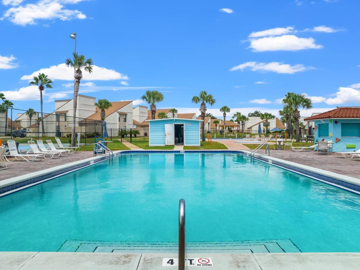 Seaspray Hideaway Sleeps 8 Pools Access