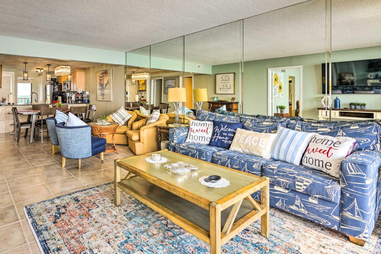 Idyllic Pcb With Pool Access And Ocean Views! Apartment