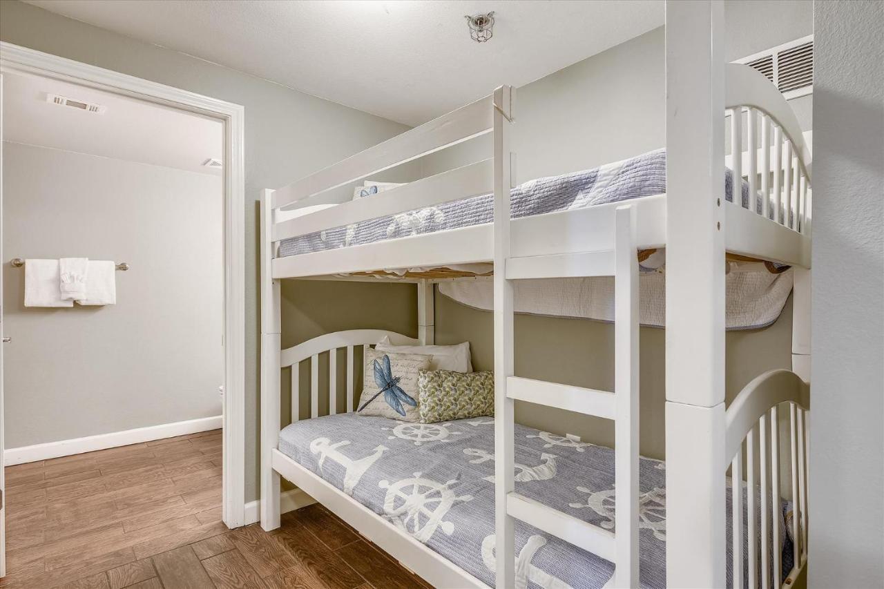 Apartment Shores Of Panama 1807 -fantastic 2bdbunks, Sleeps 8! Reserved Parking! Free Fun Panama City Beach