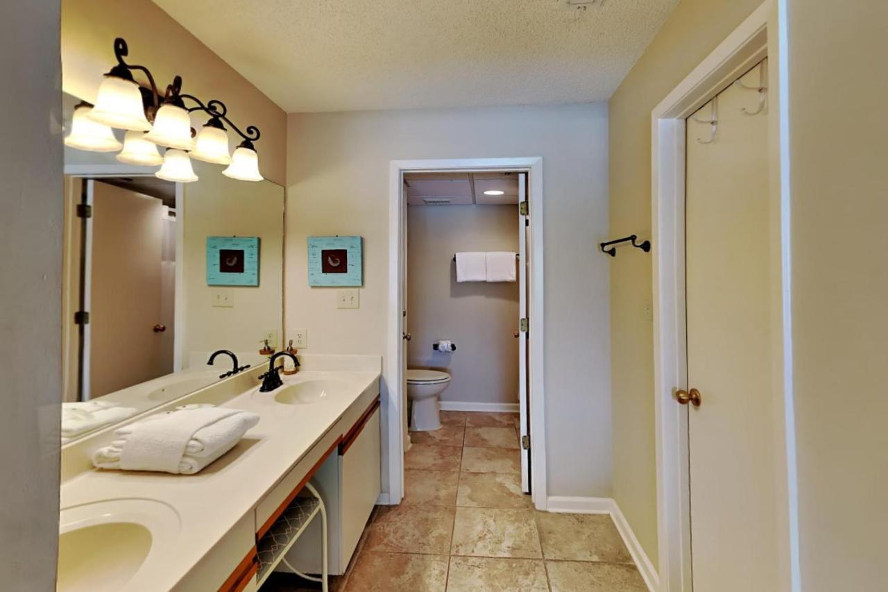 Edgewater 2407 *
