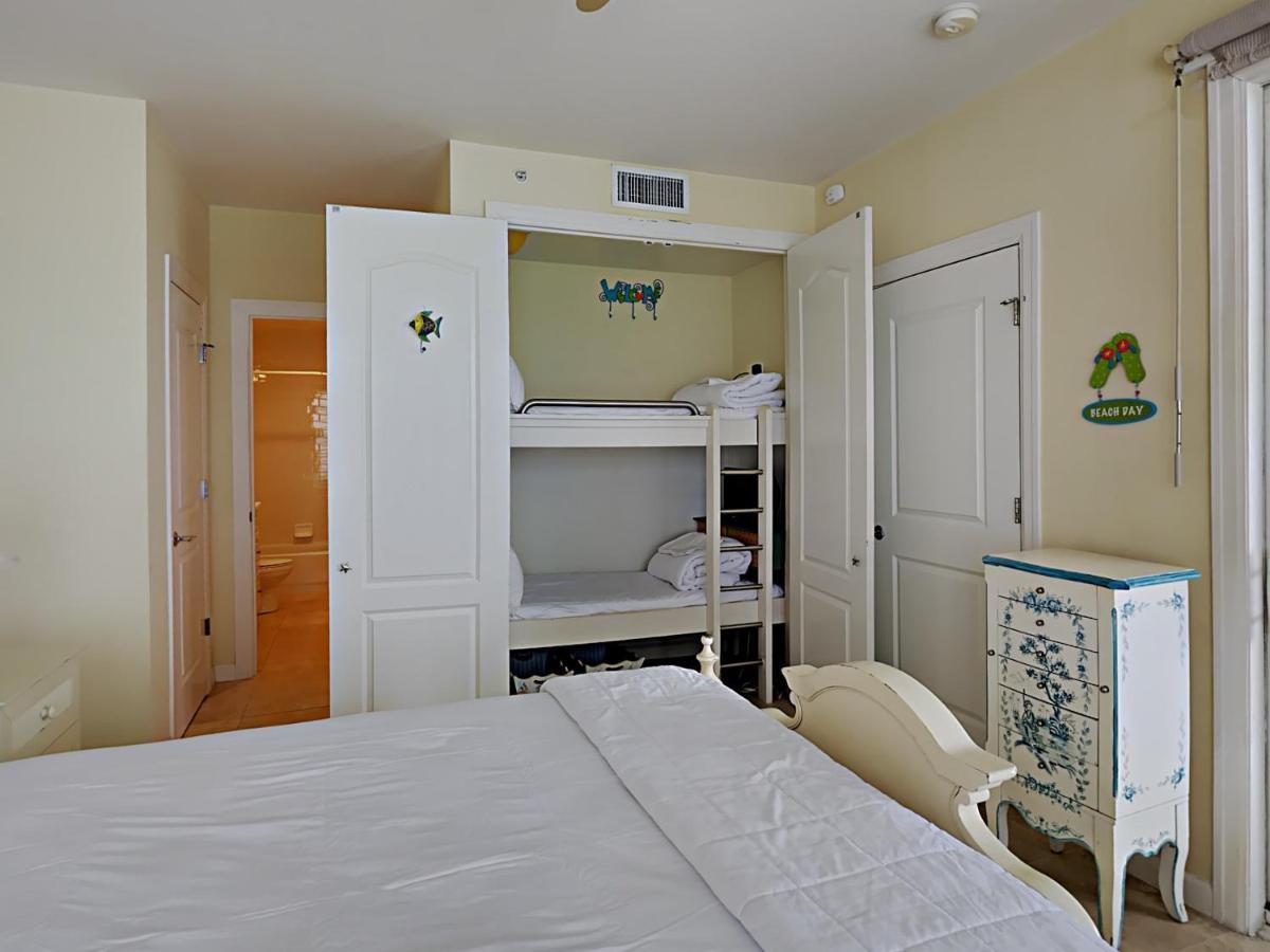 En Soleil 1222 West Apartment
