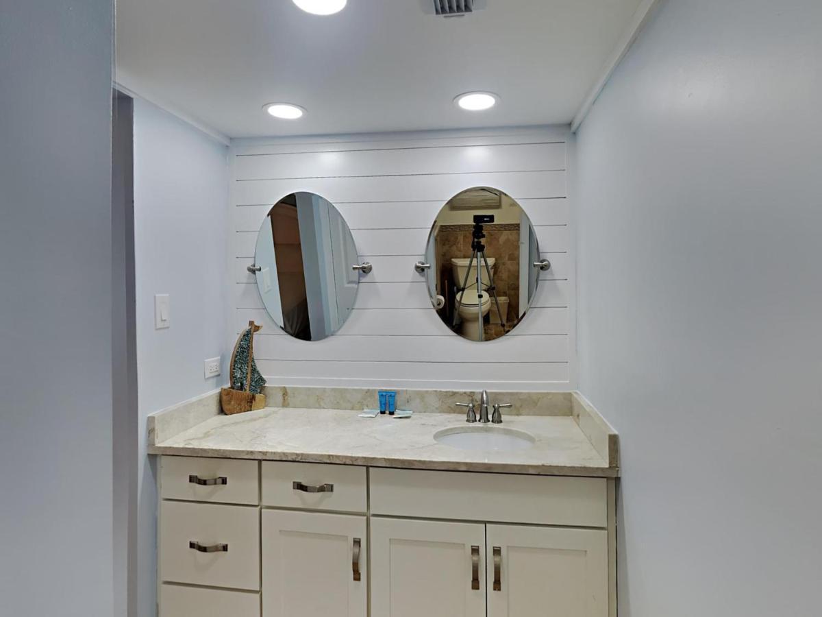 Edgewater Leeward 500 Apartment