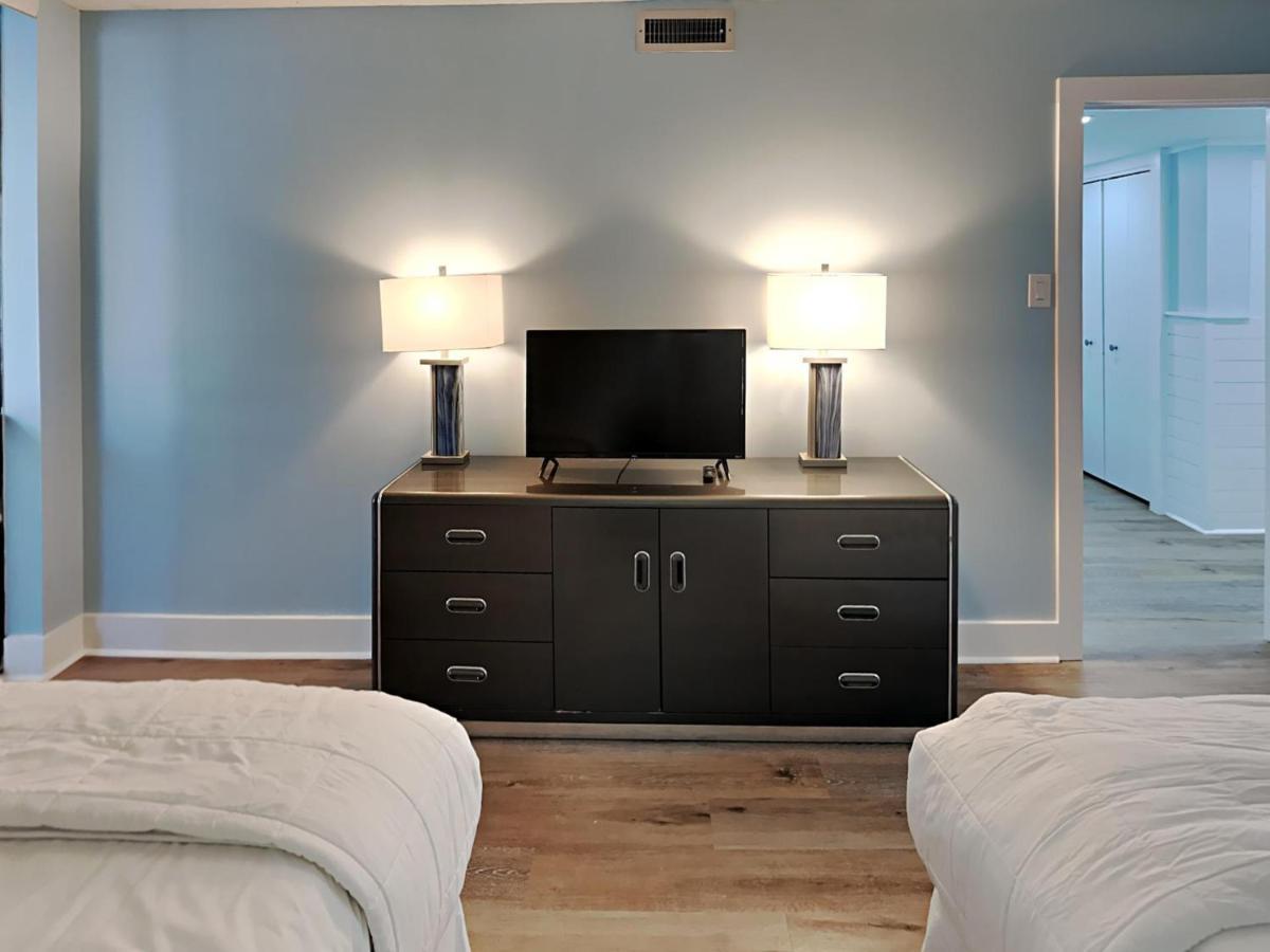 Edgewater Leeward 500 Apartment