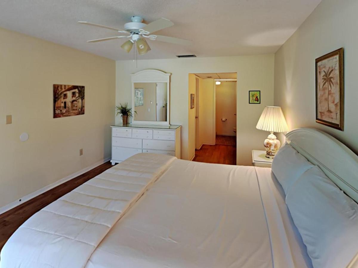 Edgewater 814 Apartment