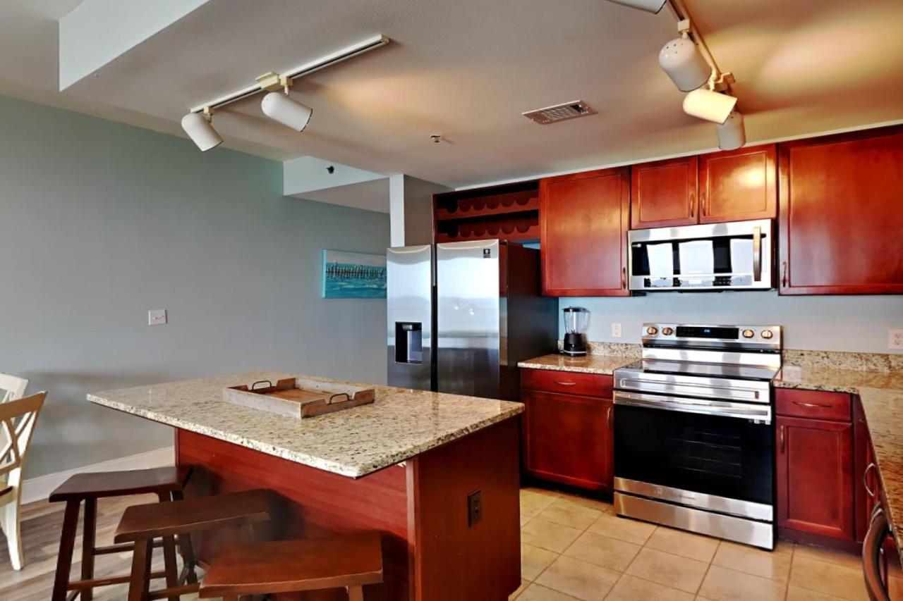 Laketown Wharf 1523 *